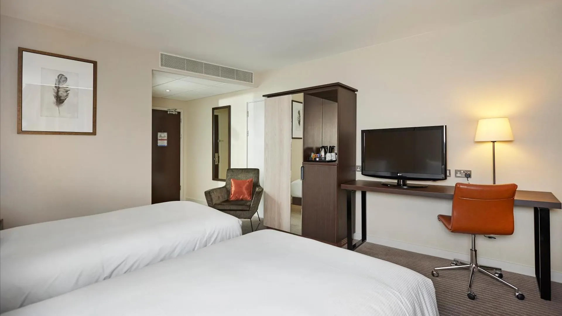 Doubletree By Hilton London Excel Hotel 4*,